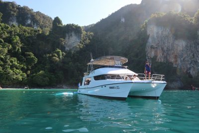Power Catamaran to Phi Phi island